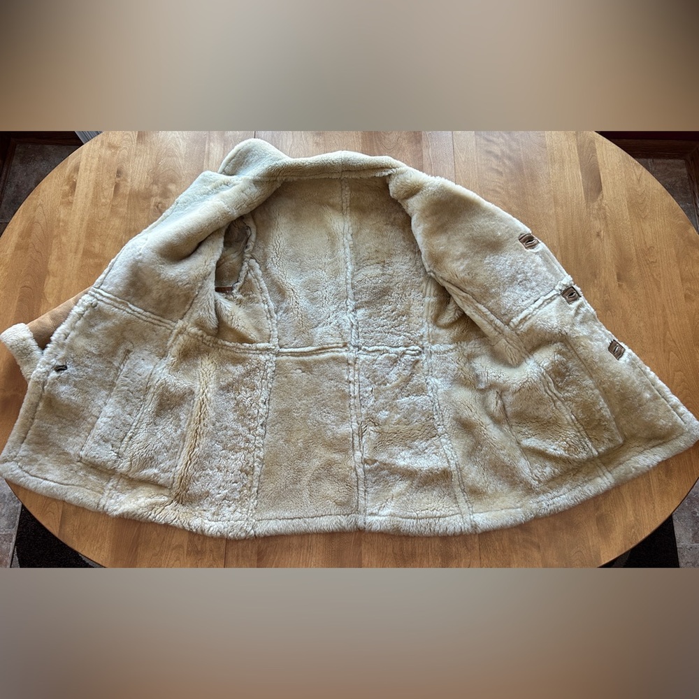 Men's Shearling Sheepskin Coat. Vintage Marlboro Man. Tan/Cream. Size XL - Picture 10 of 16